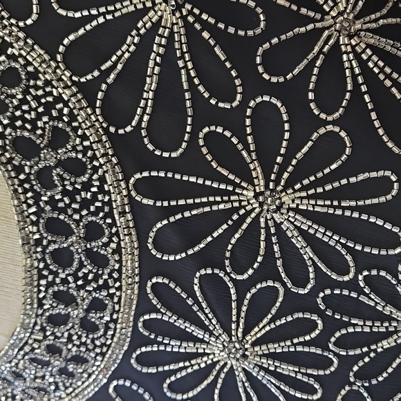 Papell Boutique Silk Black White Beaded Embellish Top Round Neck Short Slv M NEW - Picture 2 of 9